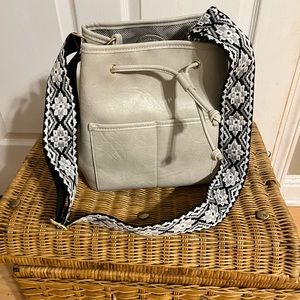 New bucket grey purse with guitar strap